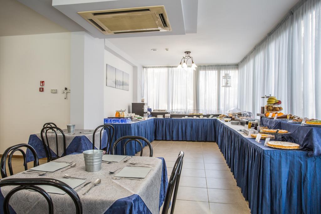 Hotel Nancy Riccione Bagian luar foto