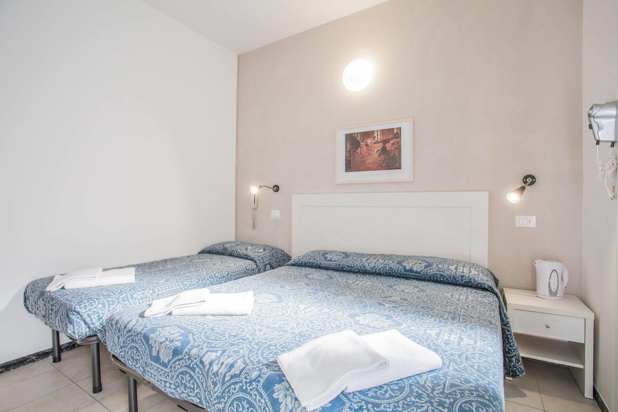 Hotel Nancy Riccione Bagian luar foto