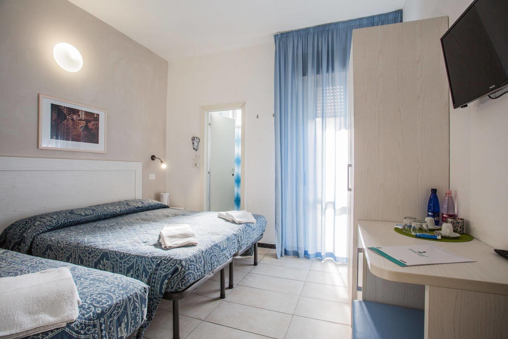 Hotel Nancy Riccione Bagian luar foto