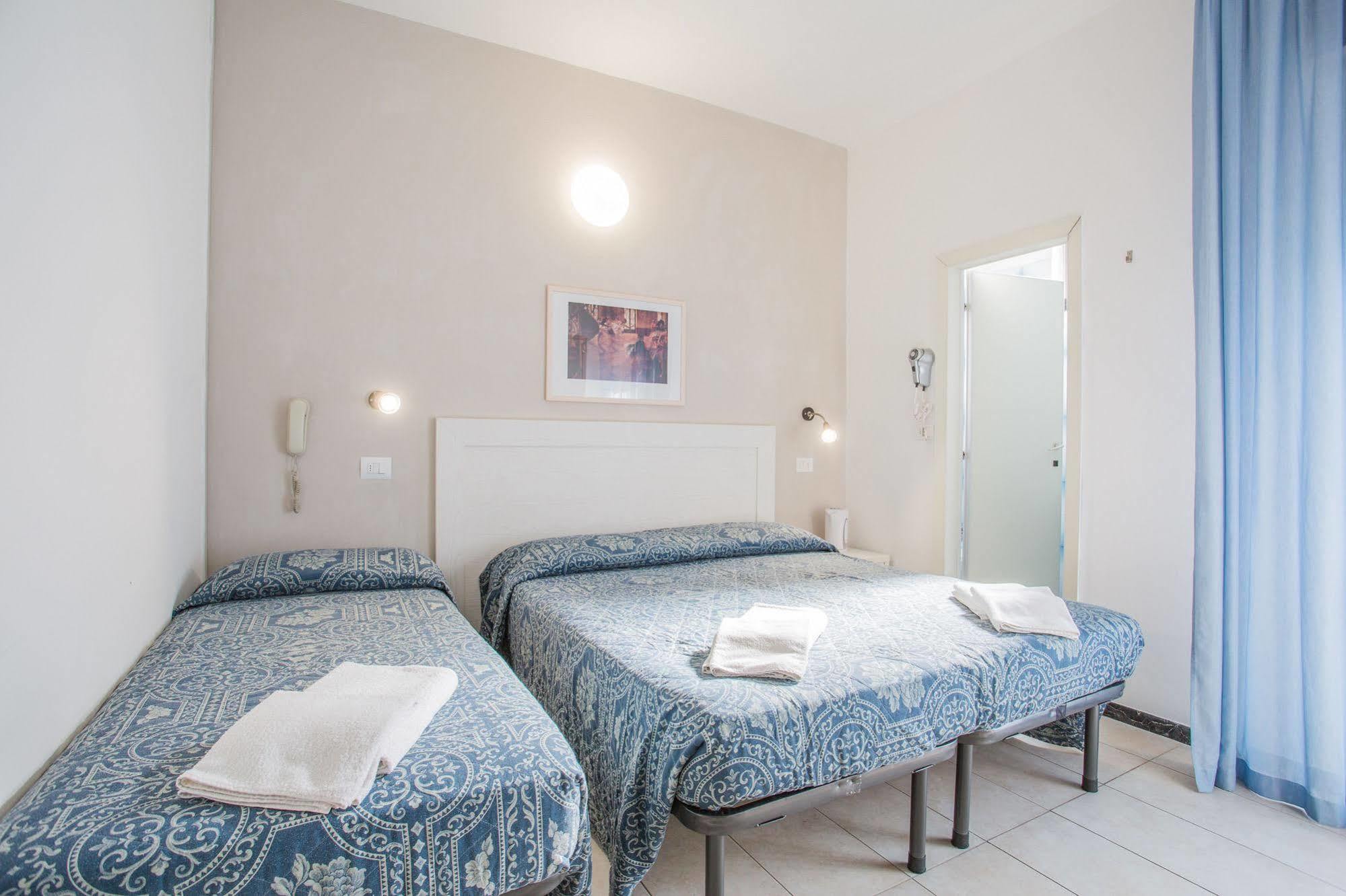 Hotel Nancy Riccione Bagian luar foto